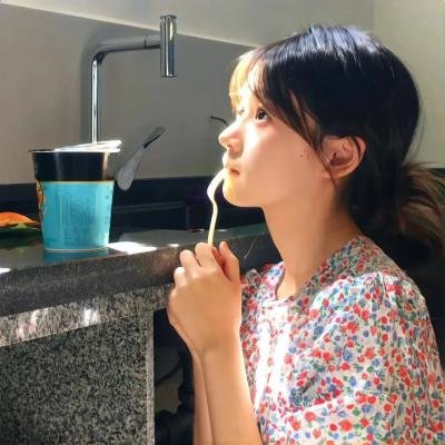 蒙娜丽莎与血月亮
